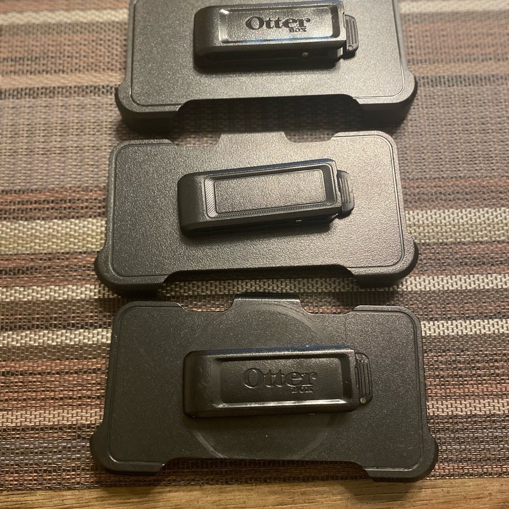 Lot of 3 otter box  📱 7
